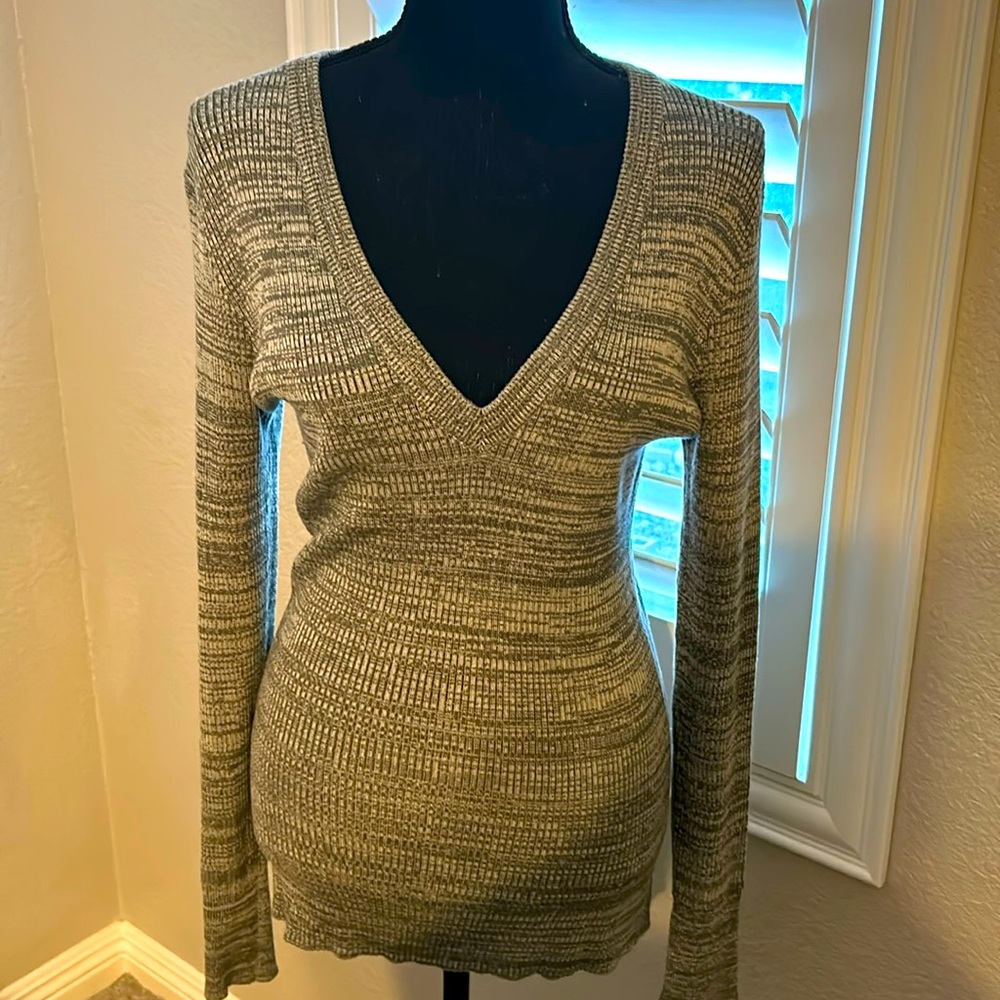 Women’s Grey long sleeve sweater (LG)-Fitted